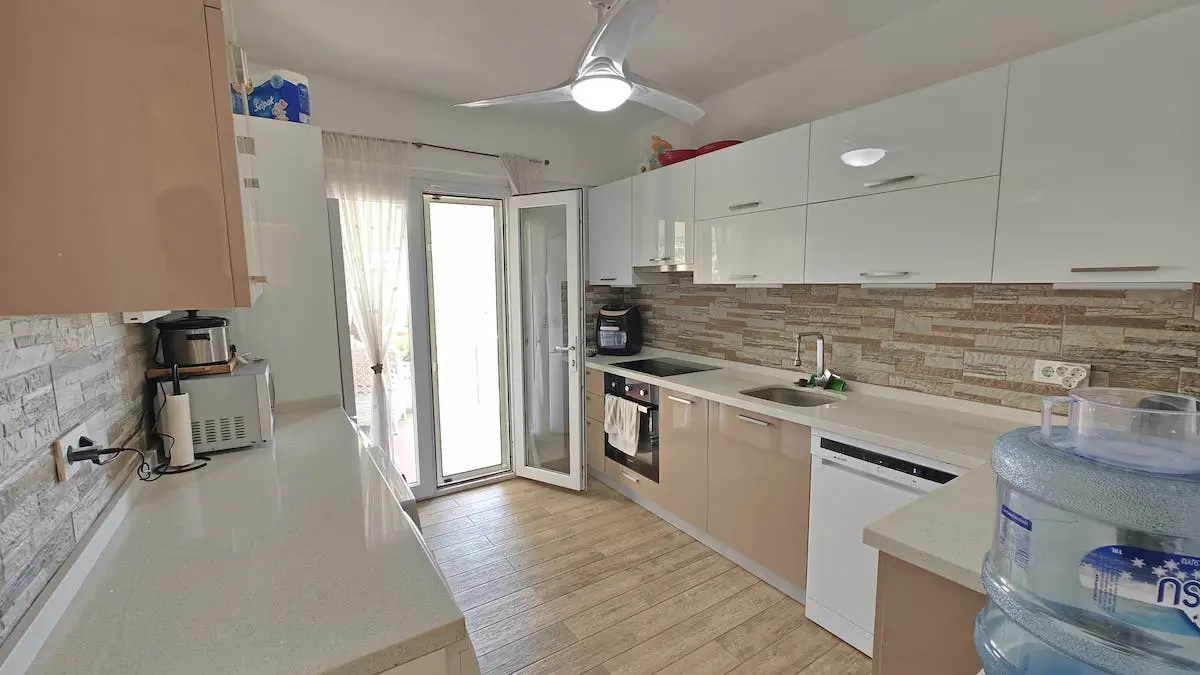 Fitted kitchen